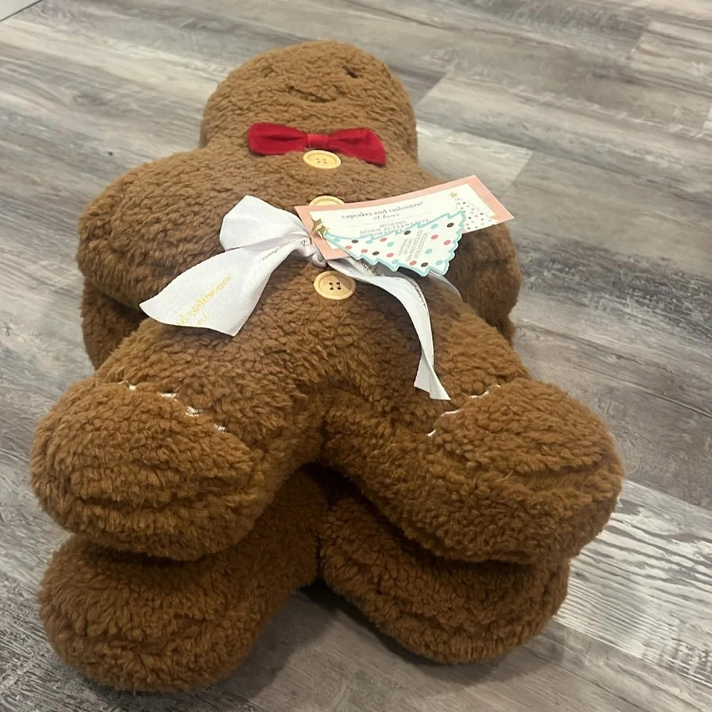 NWT Cupcakes and Cashmere Gingerbread Man and Woman Pillows set of 2